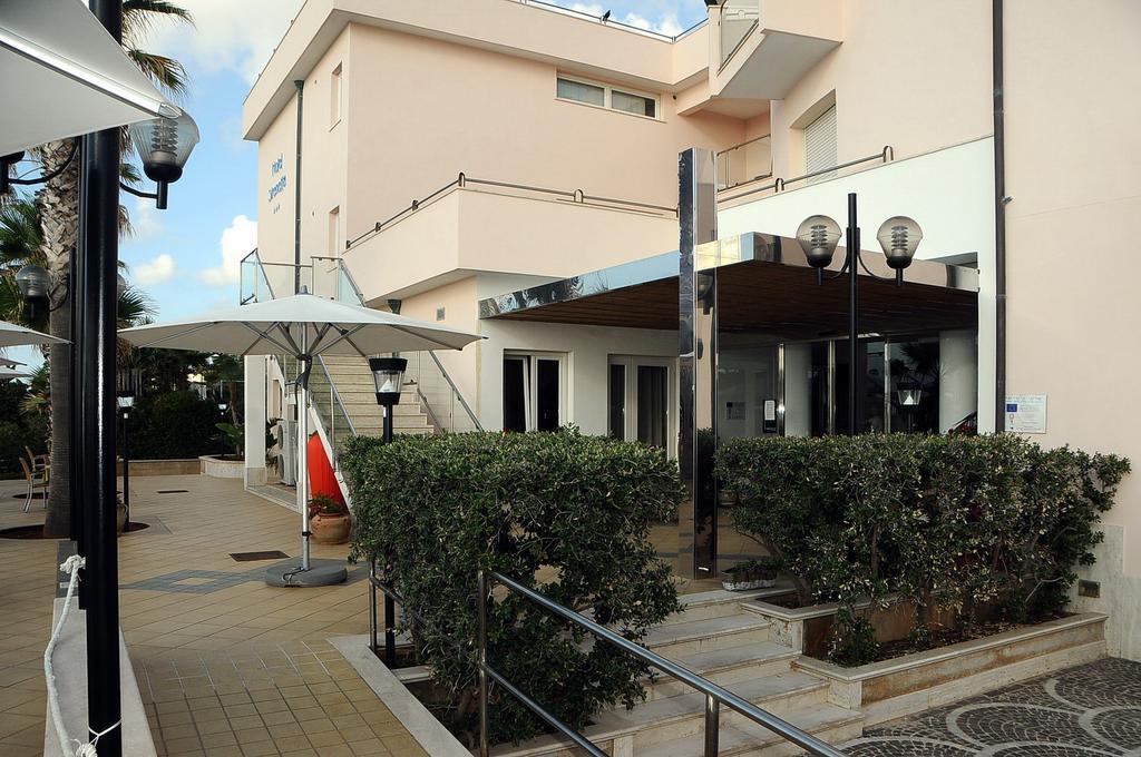 Hotel Sirenetta إزولا ديلي فيمين المظهر الخارجي الصورة