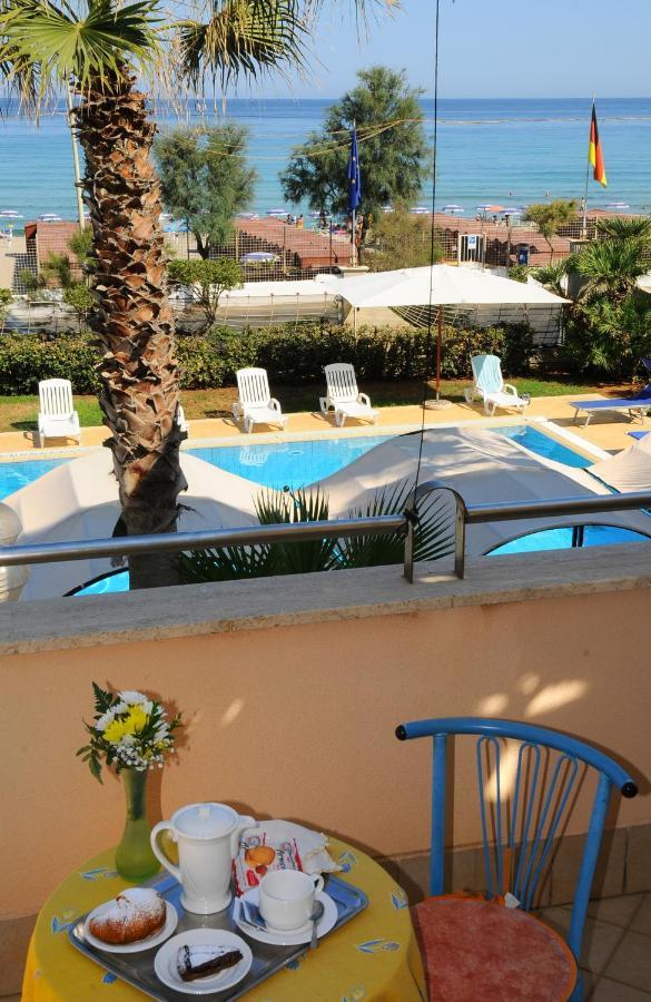 Hotel Sirenetta إزولا ديلي فيمين المظهر الخارجي الصورة